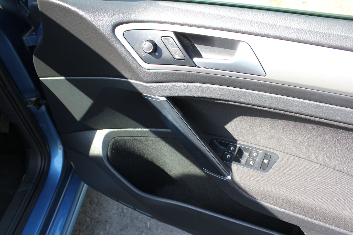 Volkswagen Golf - Blue