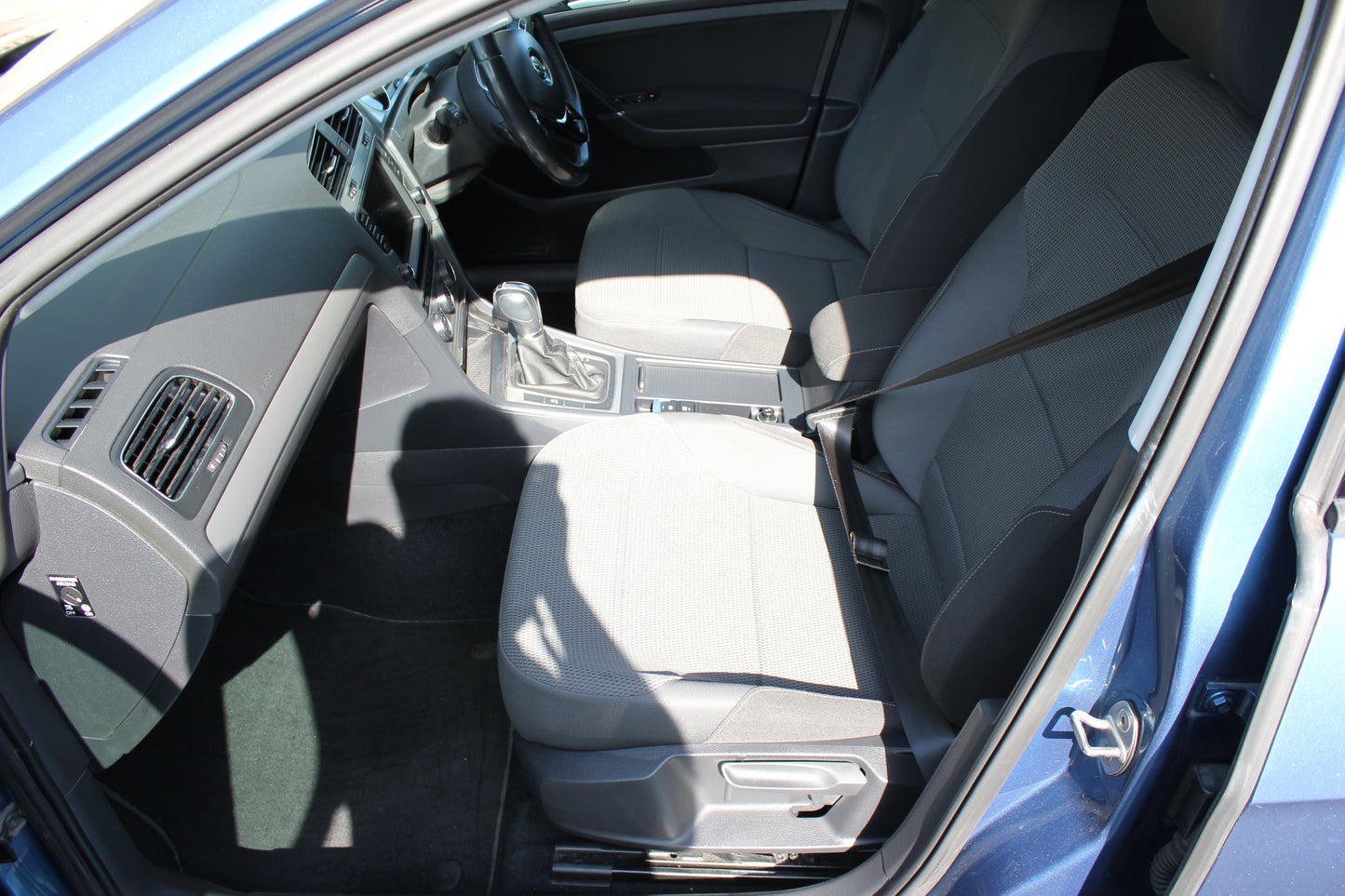 Volkswagen Golf - Blue